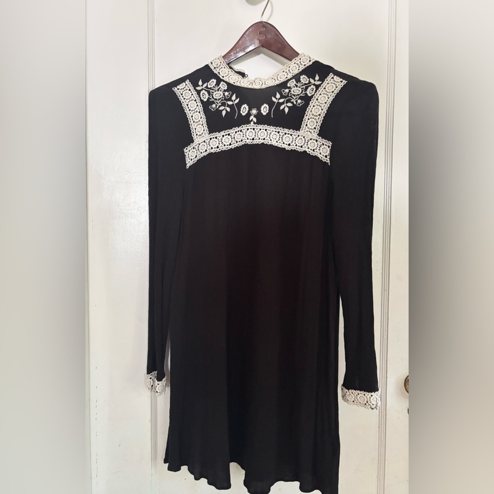 Chic Black Lace Embroidered Dress